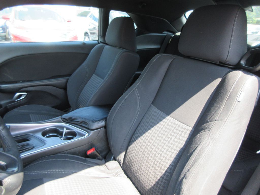 2017 Dodge Challenger Image 11