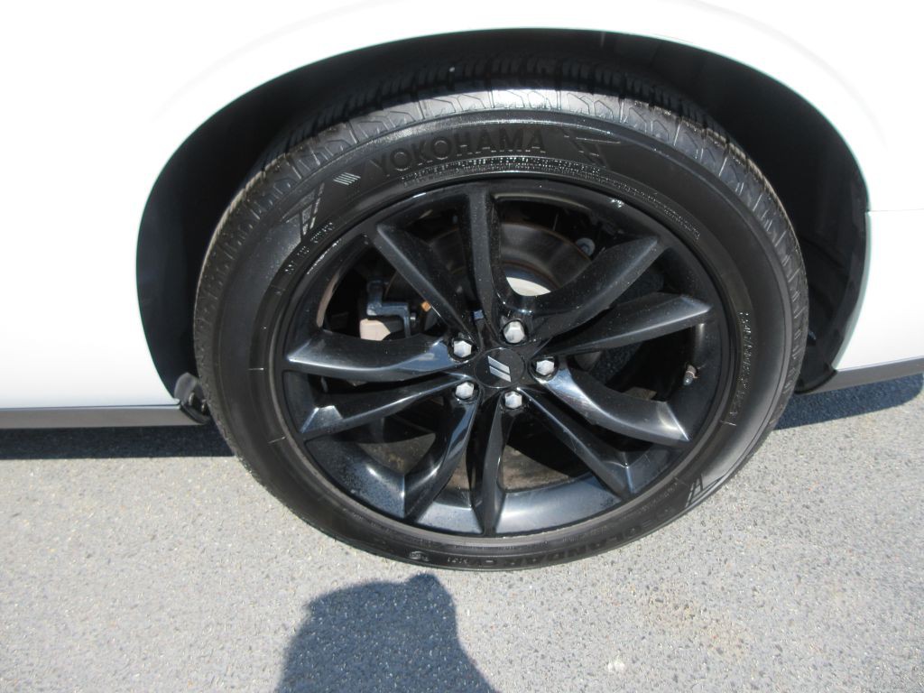 2017 Dodge Challenger Image 14