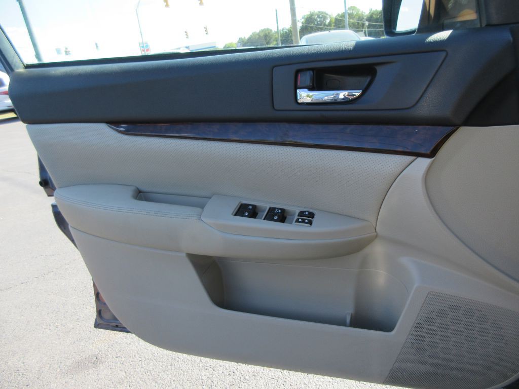 2014 Subaru Legacy Image 10