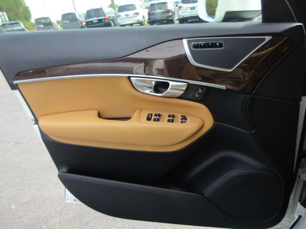 2018 Volvo XC90 Image 10