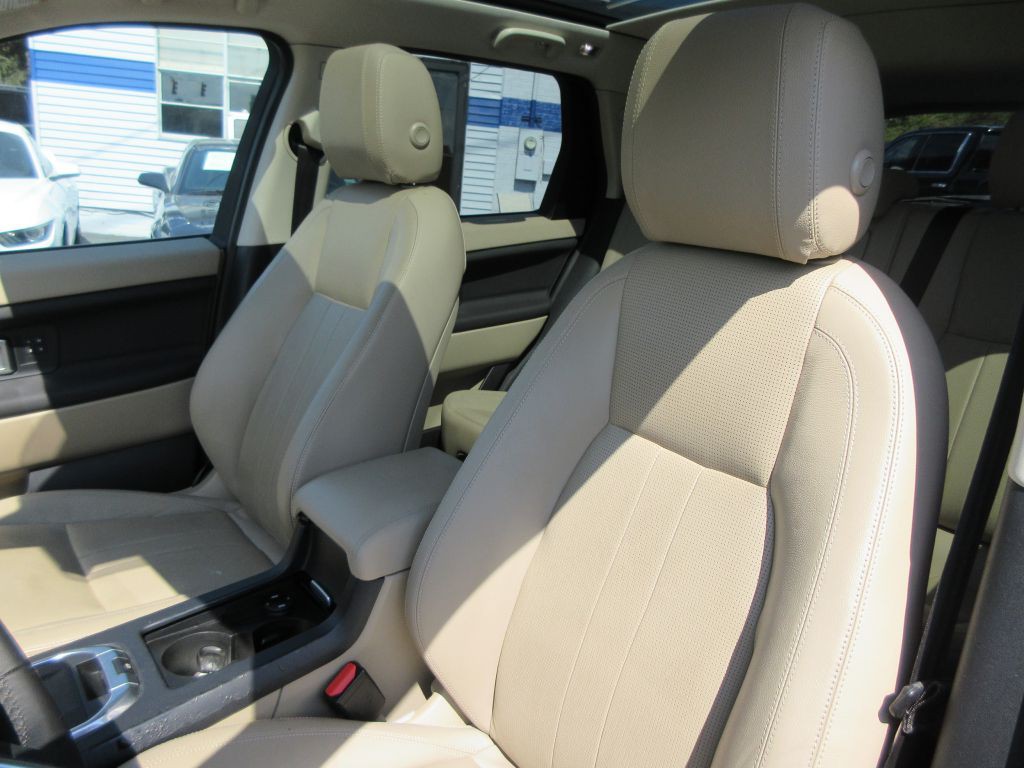 2019 Land Rover Discovery Sport Image 12