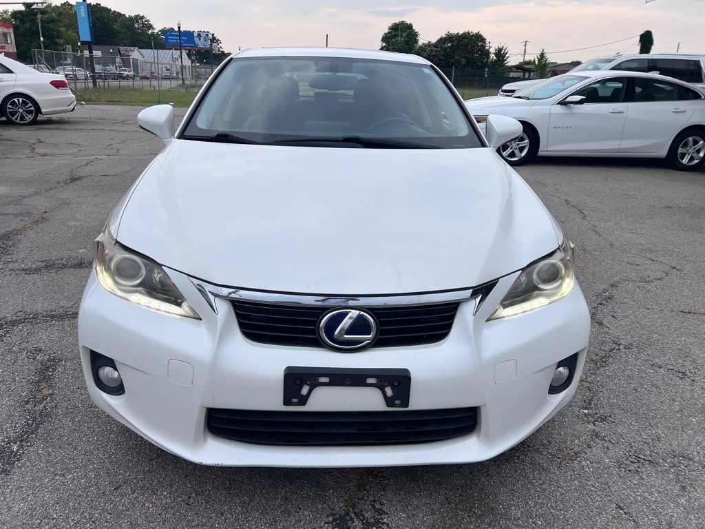 2012 Lexus CT 200h Image 2