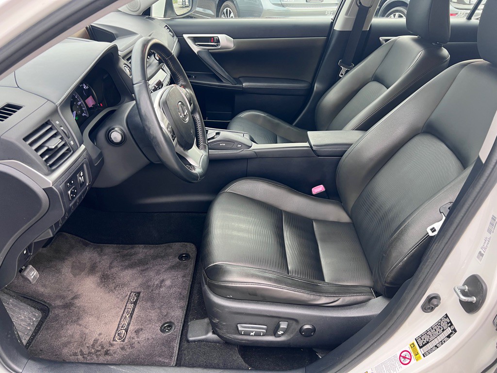 2012 Lexus CT 200h Image 10