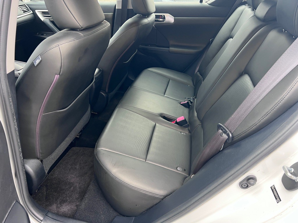 2012 Lexus CT 200h Image 11