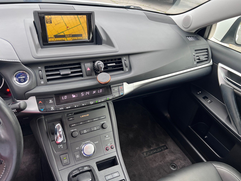 2012 Lexus CT 200h Image 12