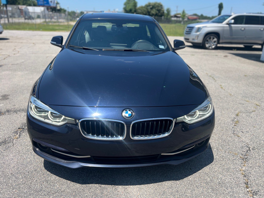 2017 BMW 3 Series Image 2