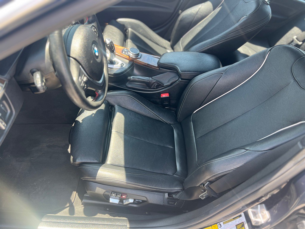 2017 BMW 3 Series Image 10