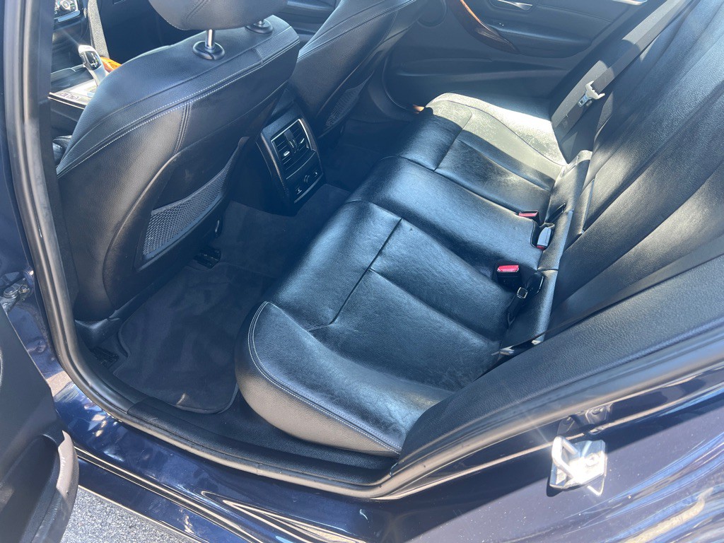 2017 BMW 3 Series Image 12