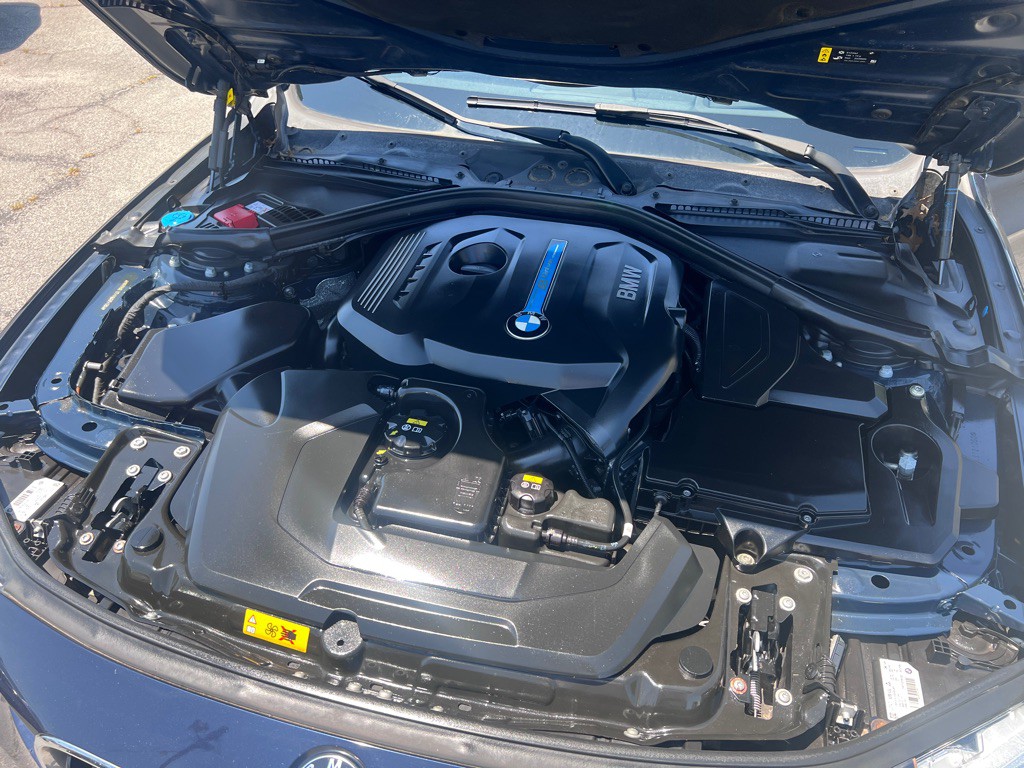 2017 BMW 3 Series Image 18