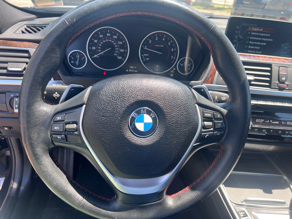 2017 BMW 3 Series Image 21