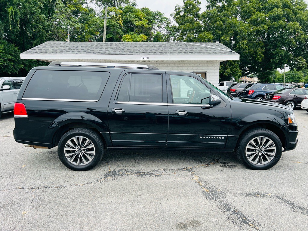 2016 Lincoln Navigator Image 4