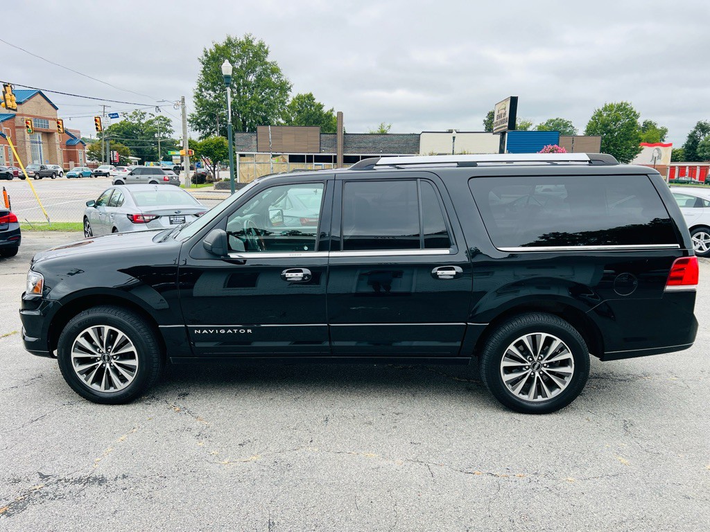 2016 Lincoln Navigator Image 8