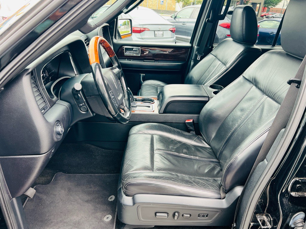 2016 Lincoln Navigator Image 10
