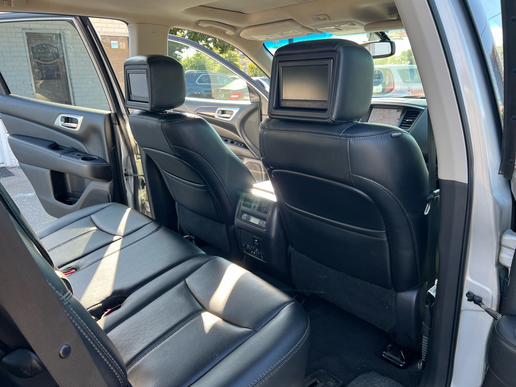 2015 Nissan Pathfinder Image 12