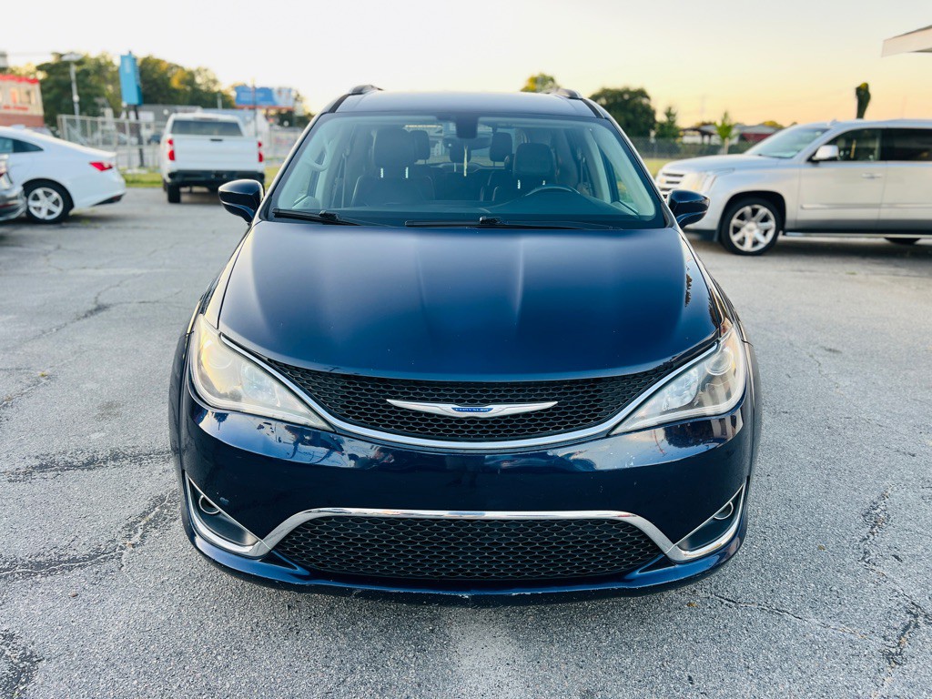 2019 Chrysler Pacifica Image 2