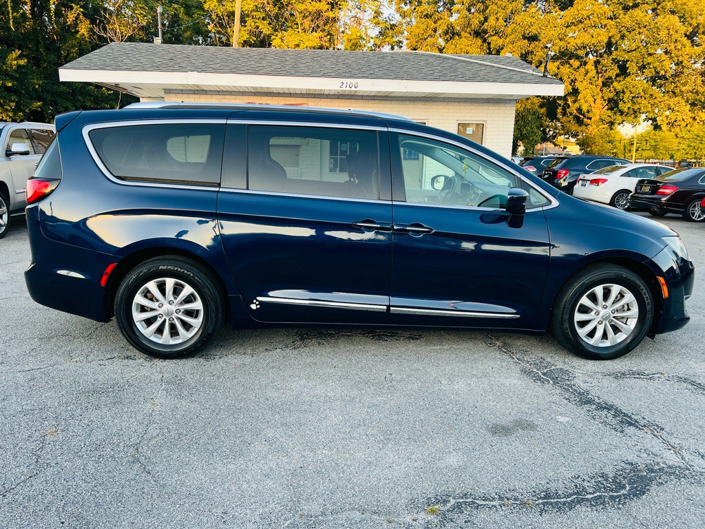 2019 Chrysler Pacifica Image 4