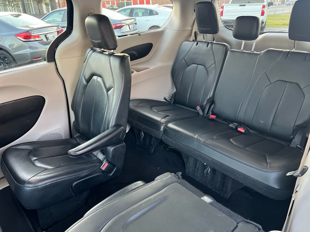 2019 Chrysler Pacifica Image 11
