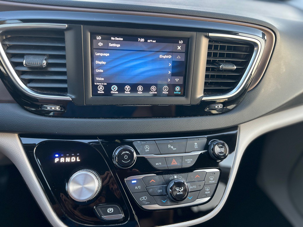 2019 Chrysler Pacifica Image 16