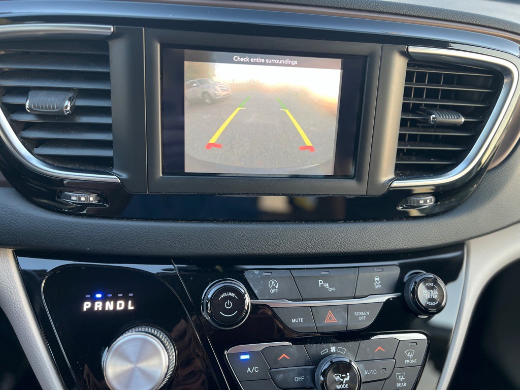 2019 Chrysler Pacifica Image 17
