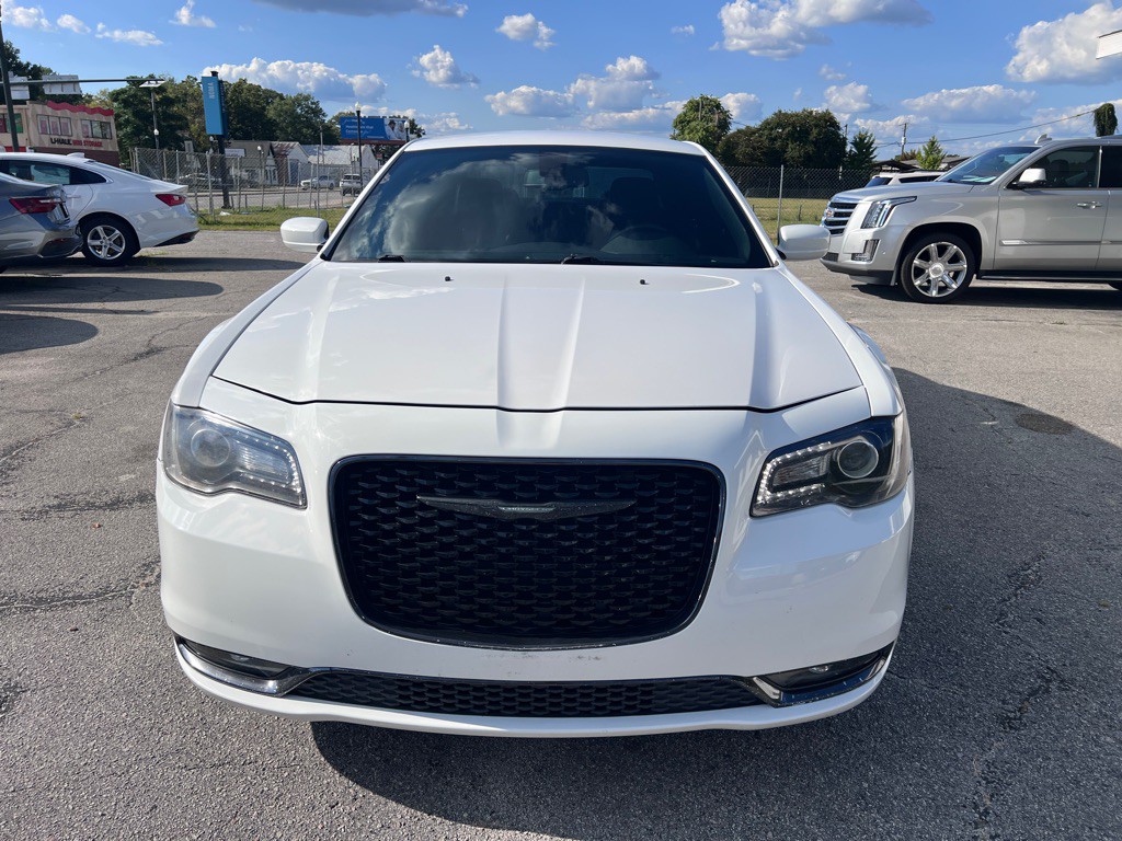 2019 Chrysler 300 Image 2
