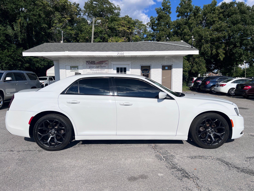2019 Chrysler 300 Image 4