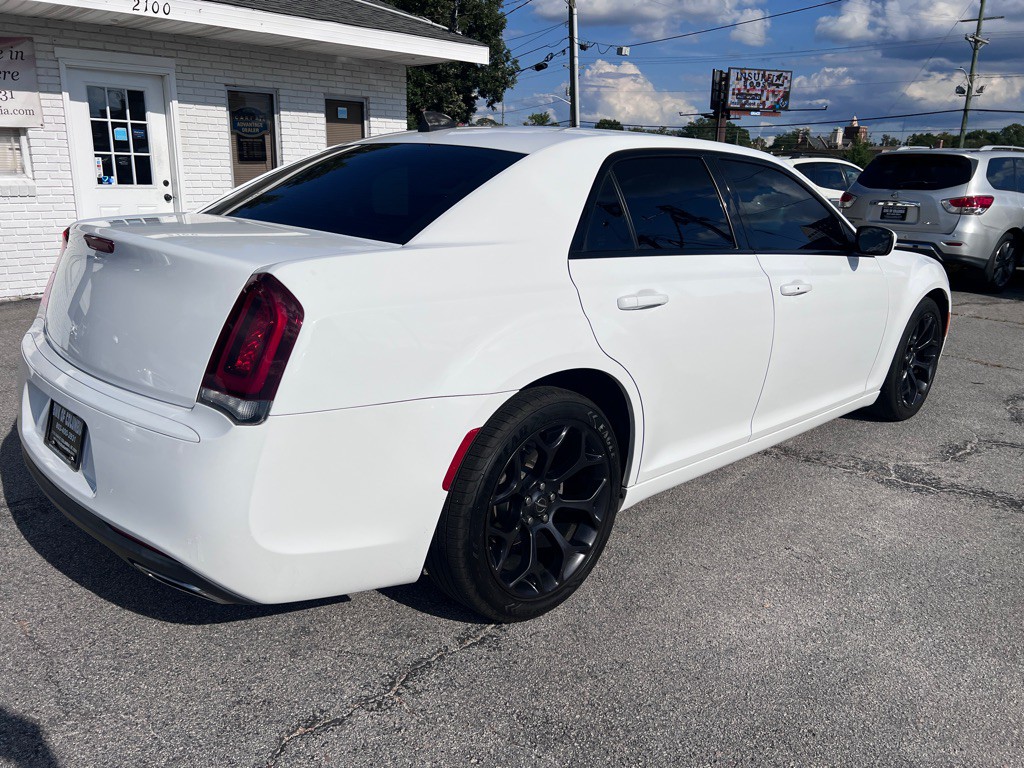 2019 Chrysler 300 Image 5
