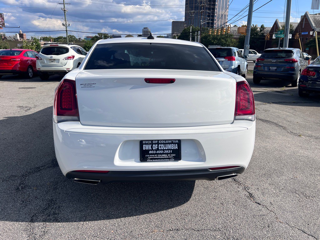 2019 Chrysler 300 Image 6