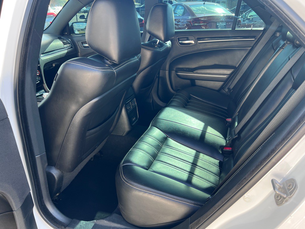2019 Chrysler 300 Image 11