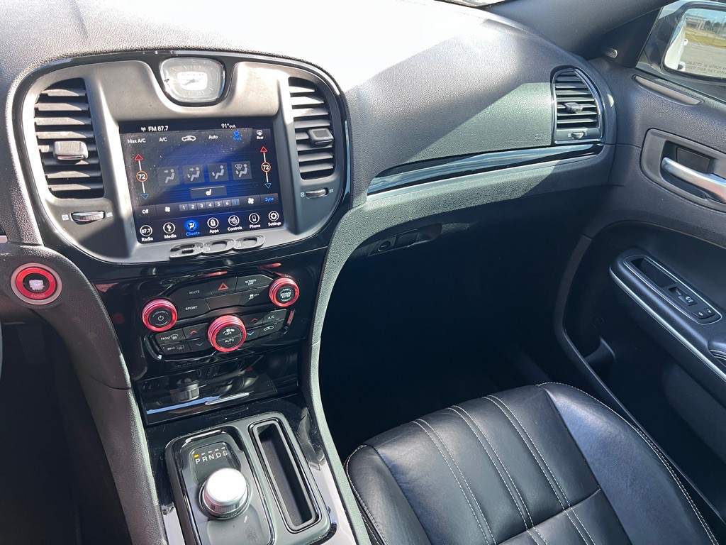 2019 Chrysler 300 Image 13