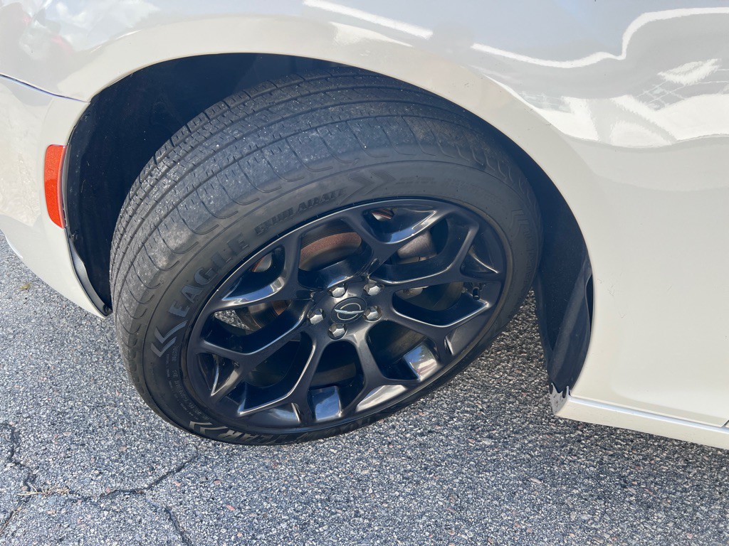 2019 Chrysler 300 Image 19