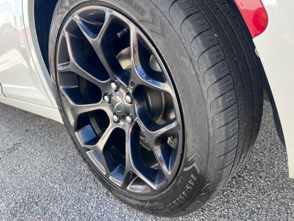 2019 Chrysler 300 Image 20