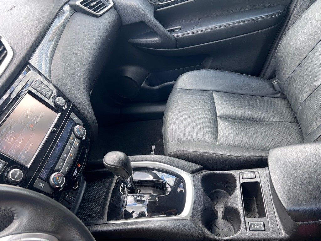 2015 Nissan Rogue Image 18