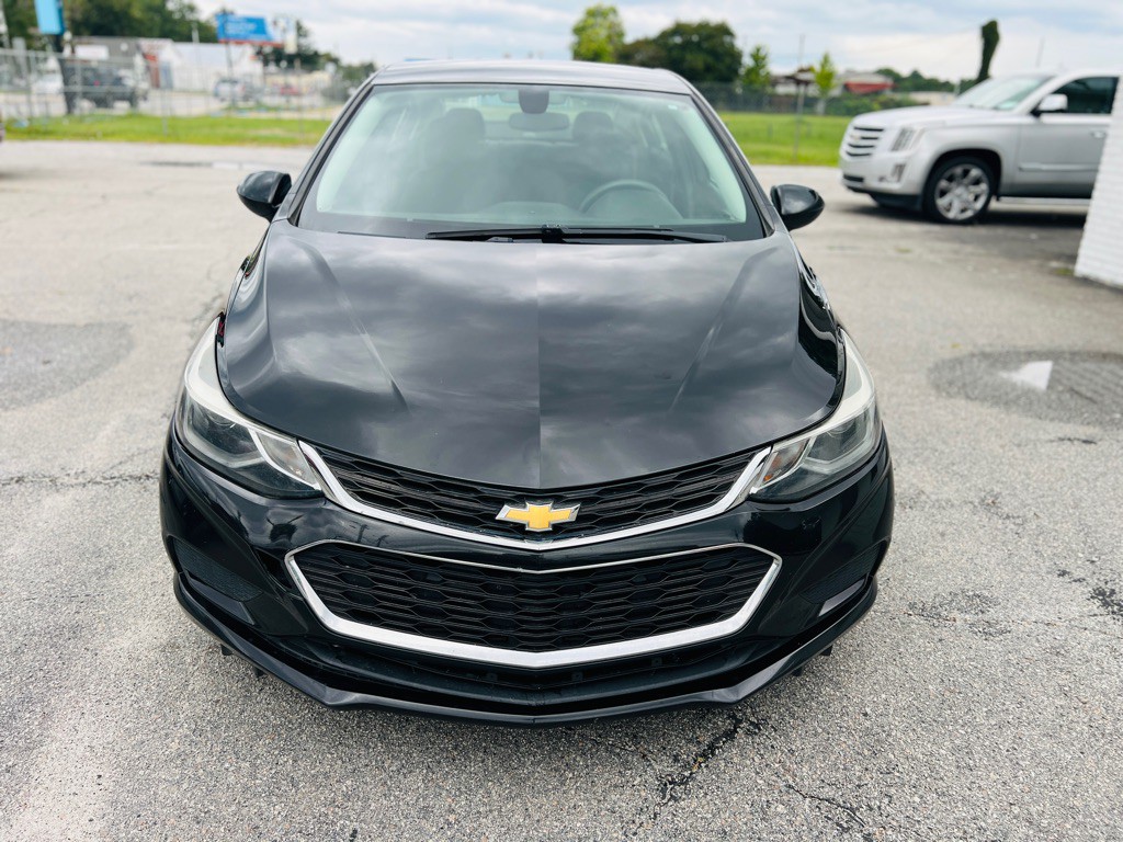 2017 Chevrolet Cruze Image 2