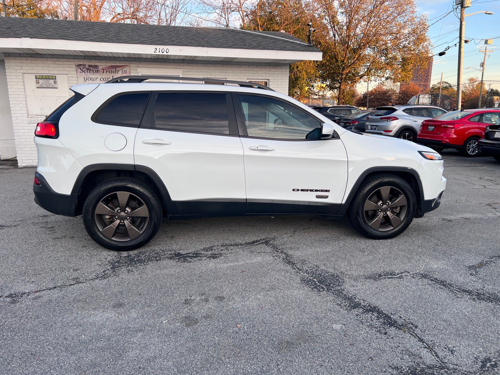 2017 Jeep Cherokee Image 4