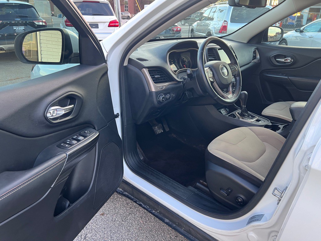 2017 Jeep Cherokee Image 9