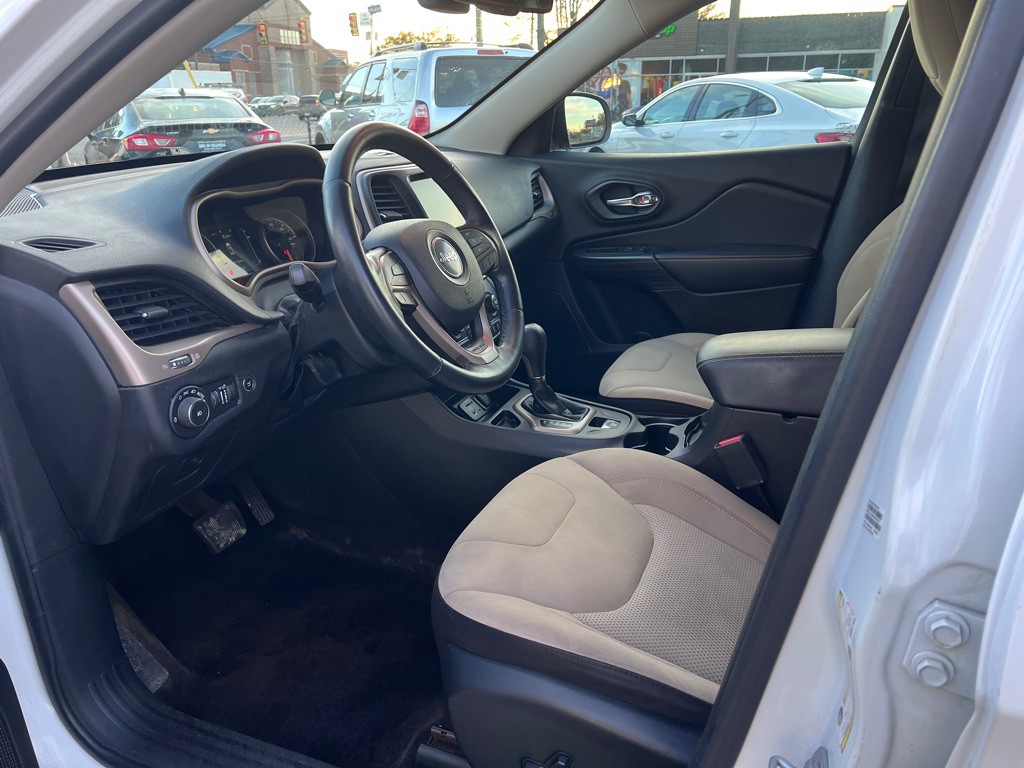 2017 Jeep Cherokee Image 10