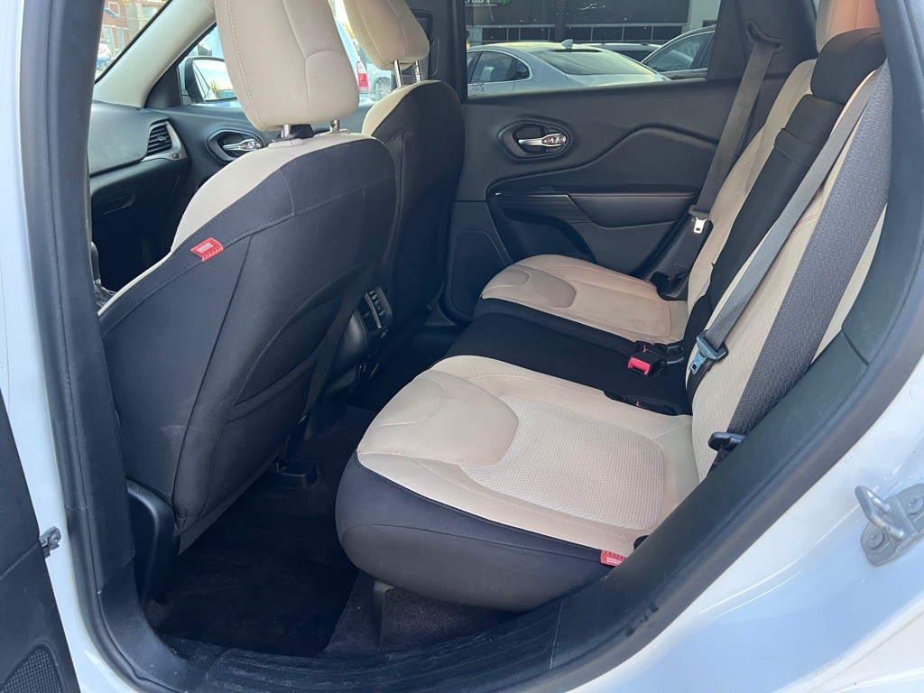 2017 Jeep Cherokee Image 11