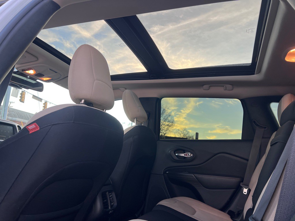 2017 Jeep Cherokee Image 12