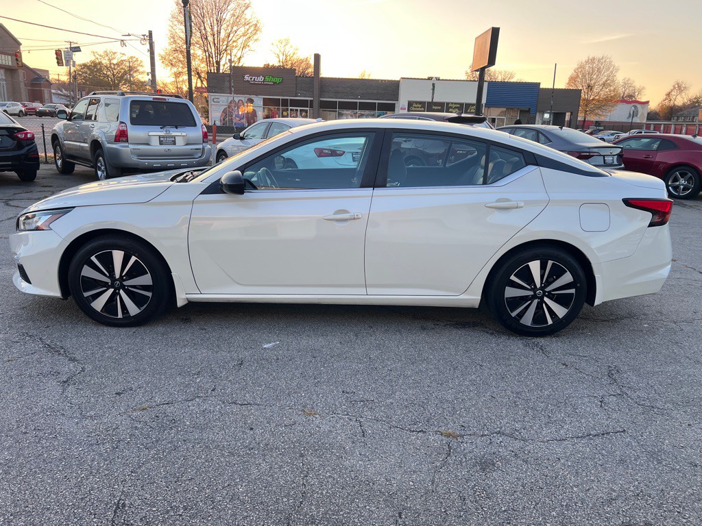 2021 Nissan Altima Image 8