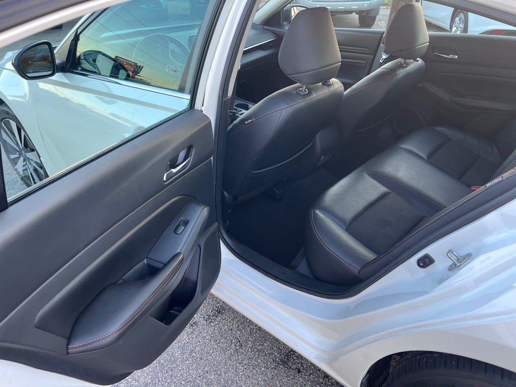 2021 Nissan Altima Image 17