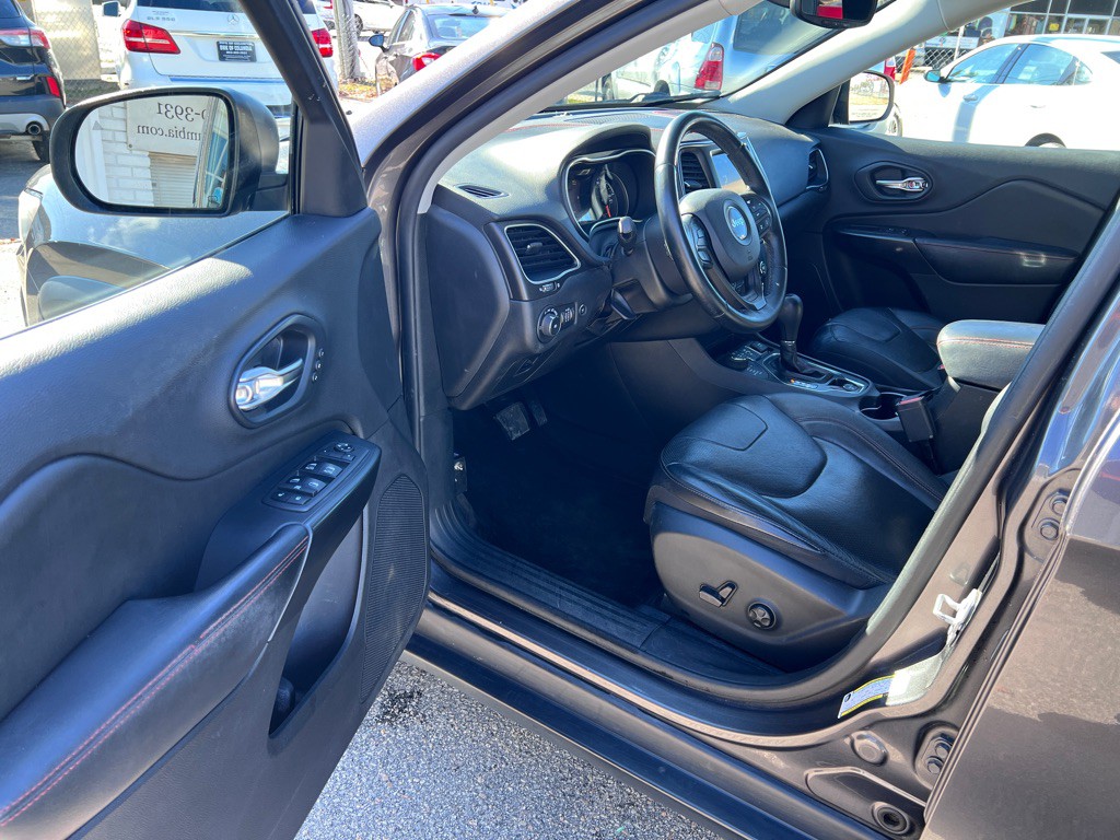 2019 Jeep Cherokee Image 9