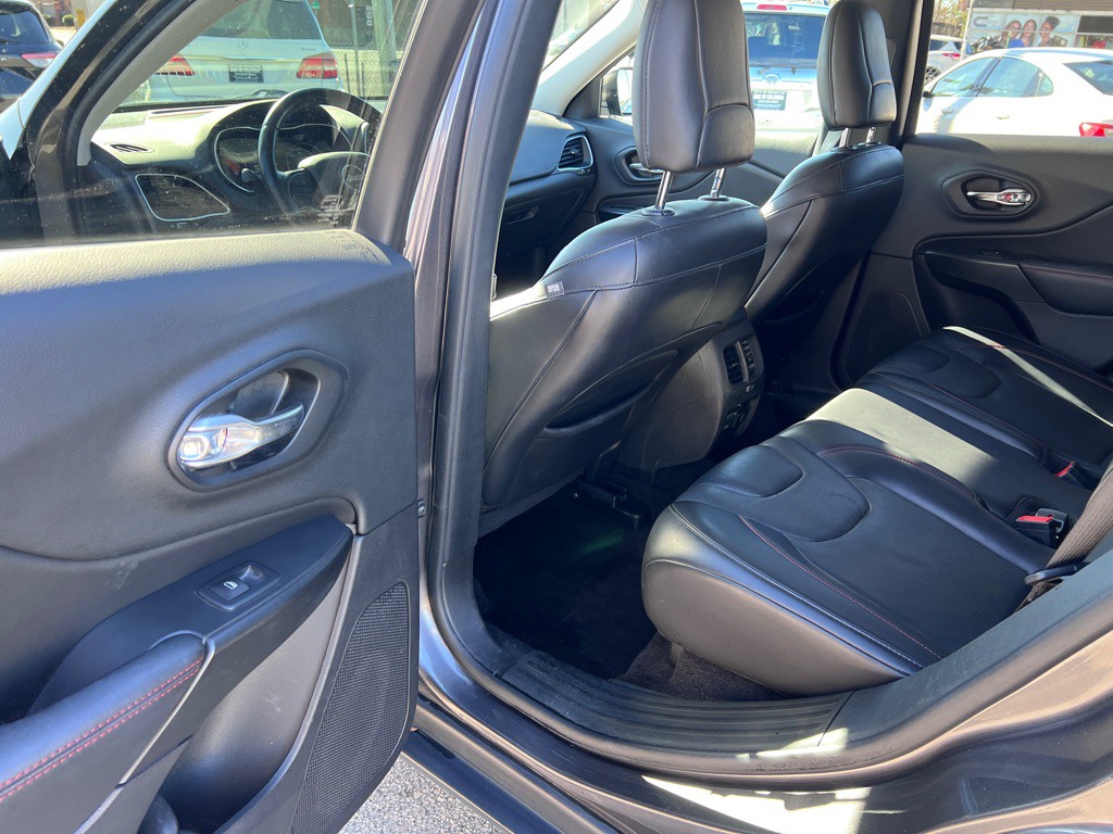 2019 Jeep Cherokee Image 10