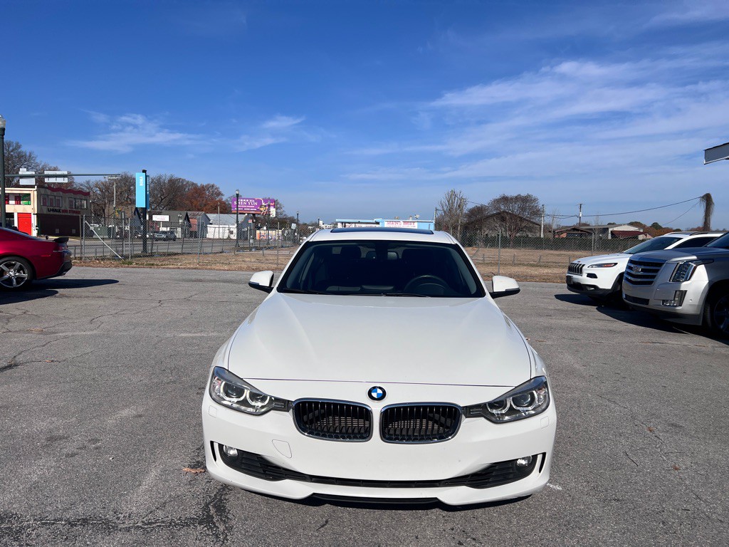 2014 BMW 3 Series Image 2