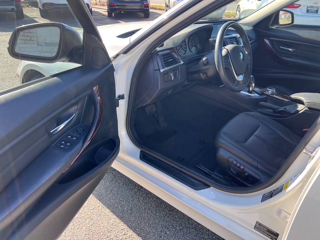 2014 BMW 3 Series Image 9