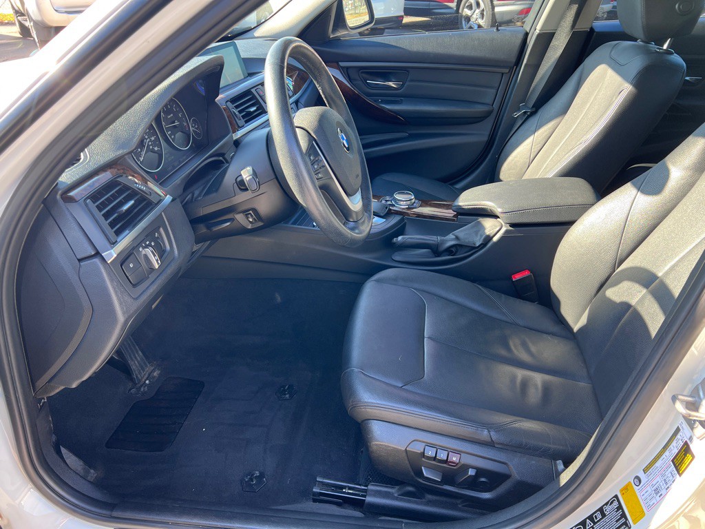 2014 BMW 3 Series Image 10