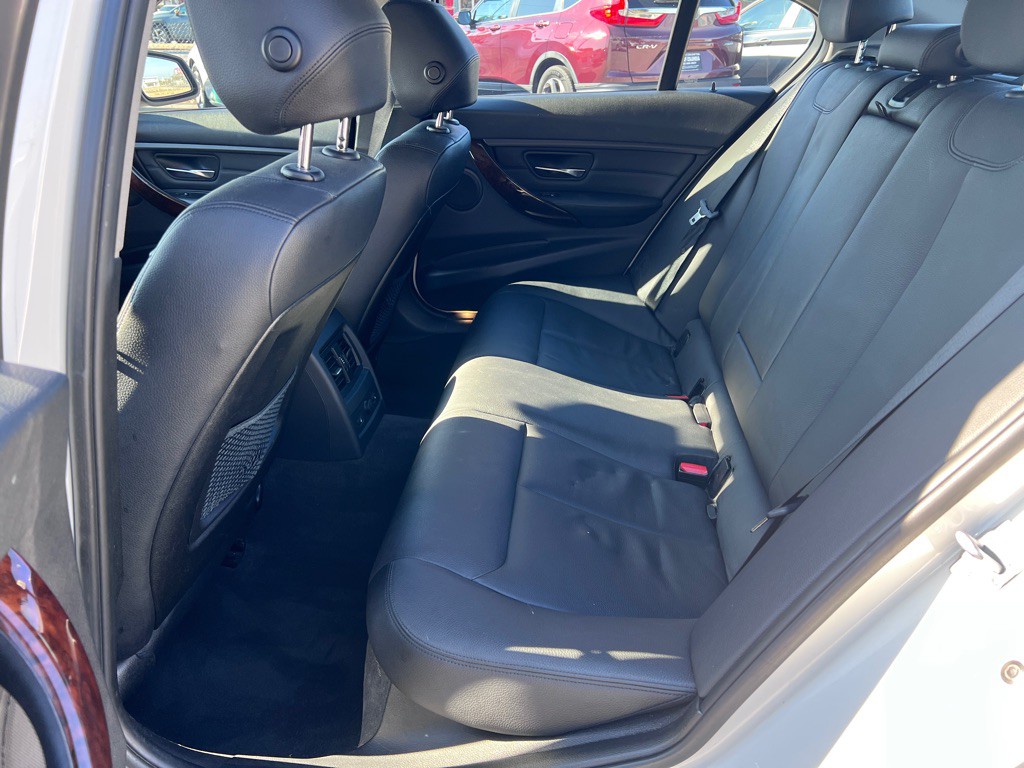 2014 BMW 3 Series Image 11