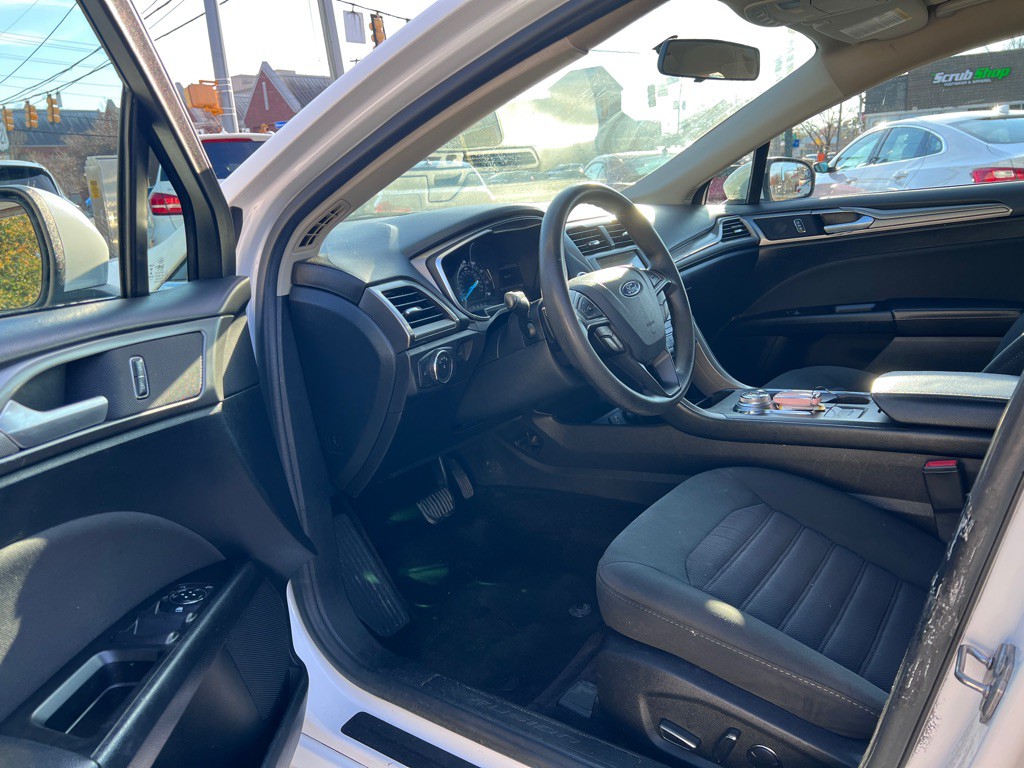 2017 Ford Fusion Image 9