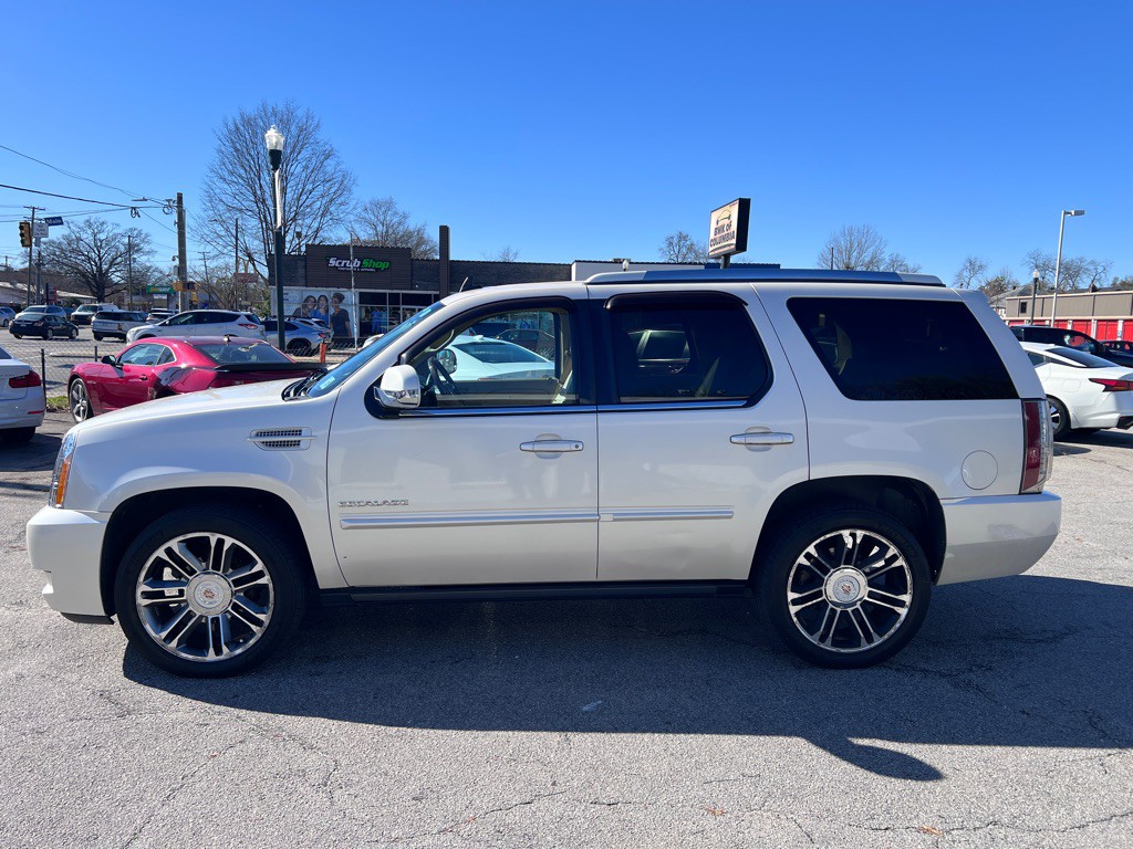 2012 Cadillac Escalade Image 8