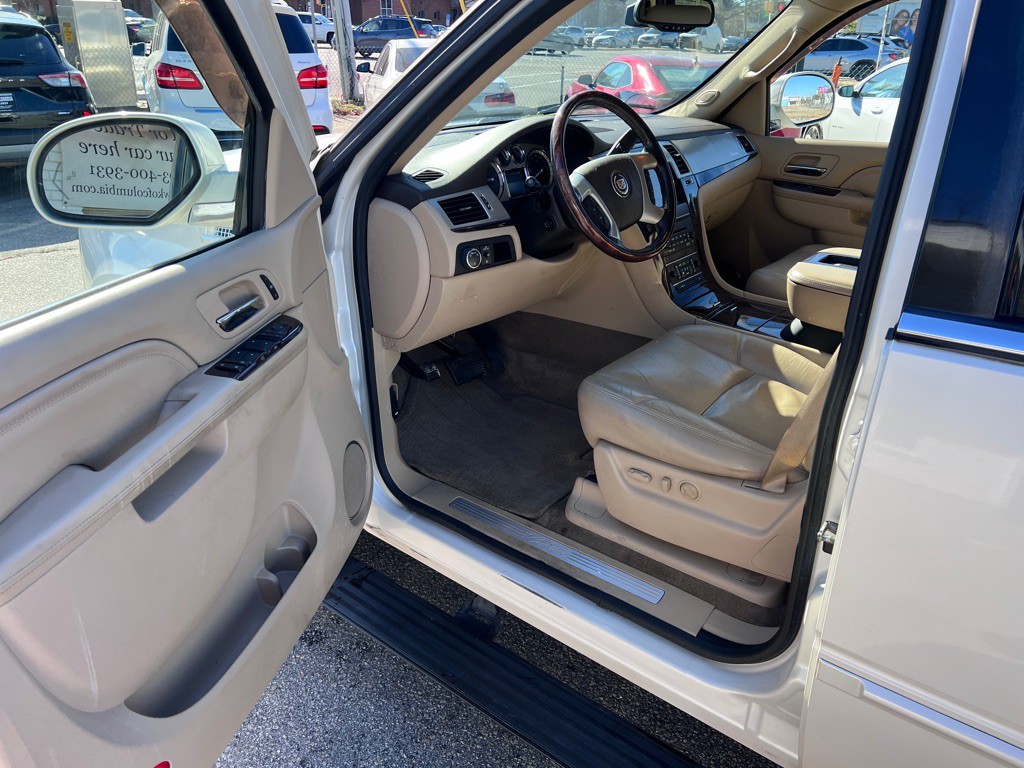 2012 Cadillac Escalade Image 9