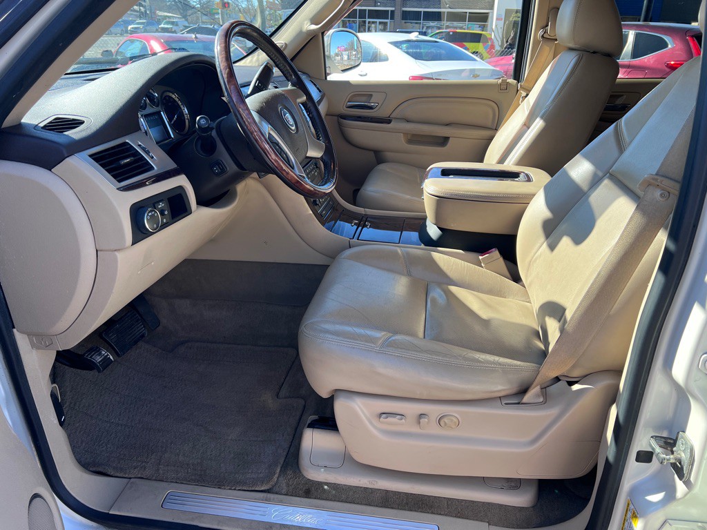 2012 Cadillac Escalade Image 10